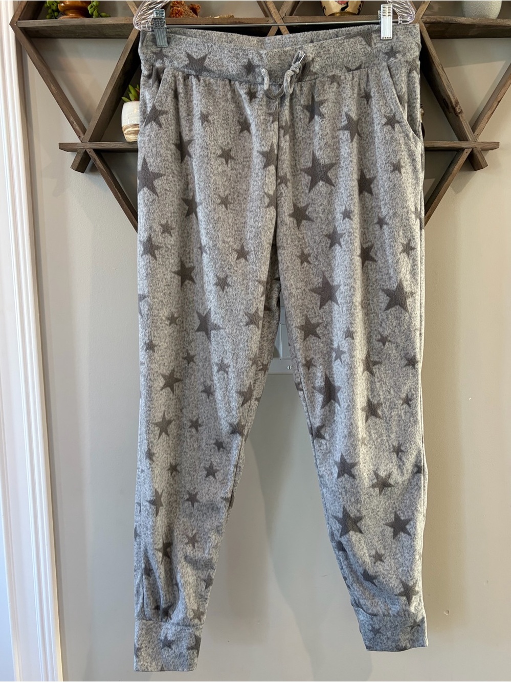 32 Degrees Grey Fleece Super Soft Lounge Pants Star Pattern. Women’s size large.